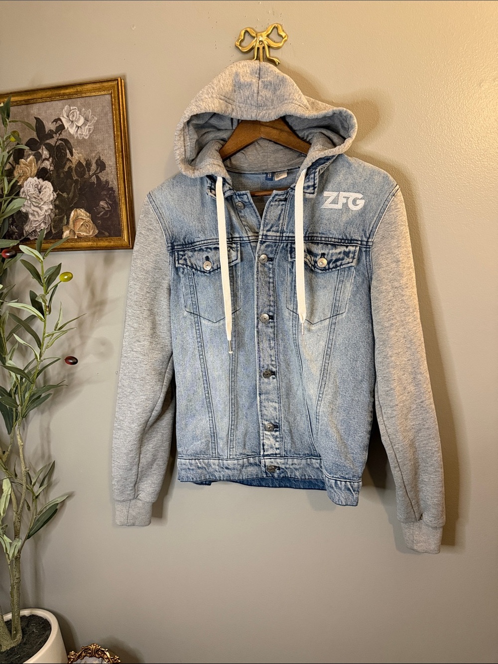 H&M Hooded Denim Jacket Medium Light Wash Gray Knit Sleeves ZFG Embroidered - Picture 4 of 7